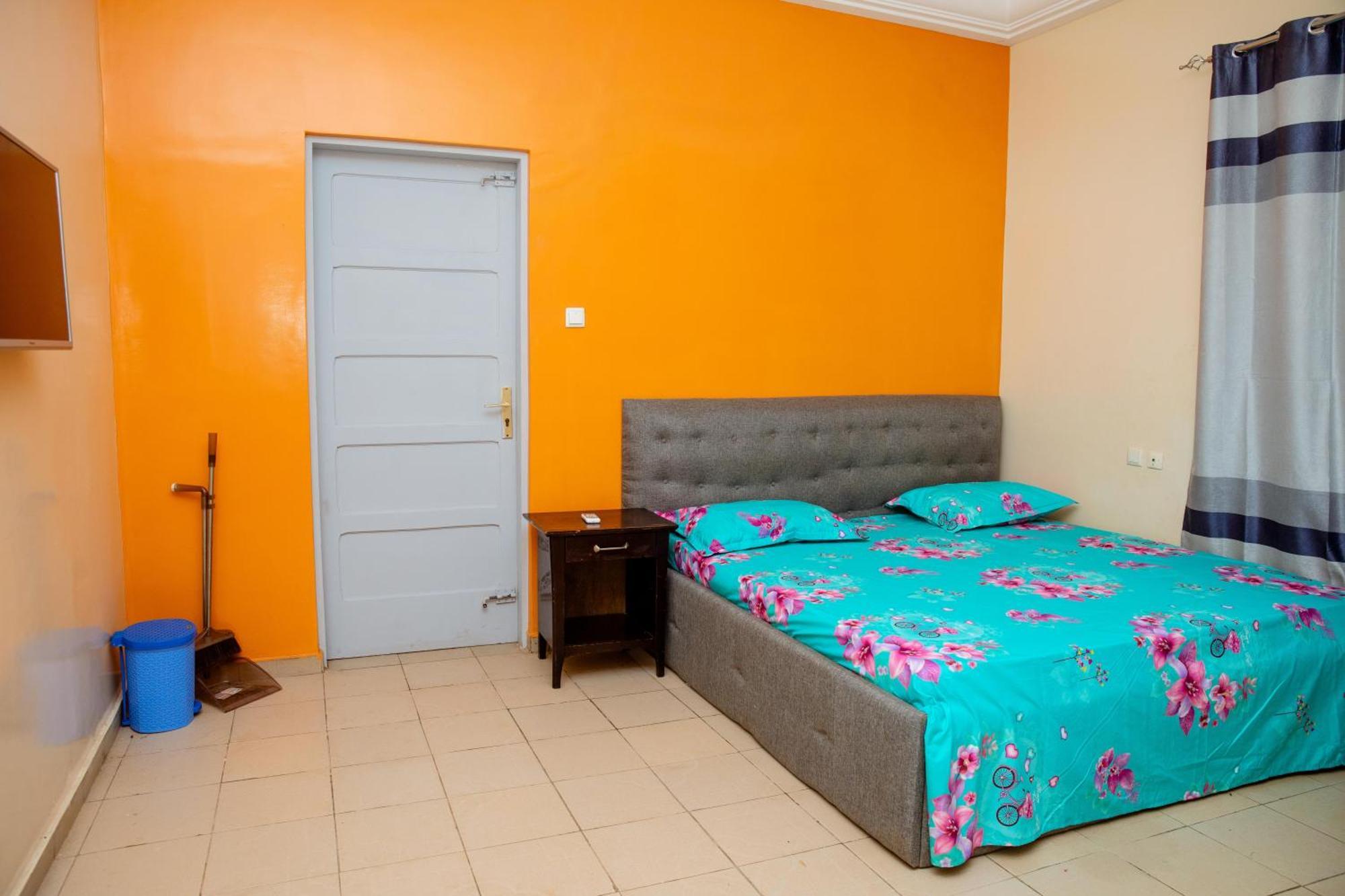 Studio Residence Condominium โลเม ภายนอก รูปภาพ