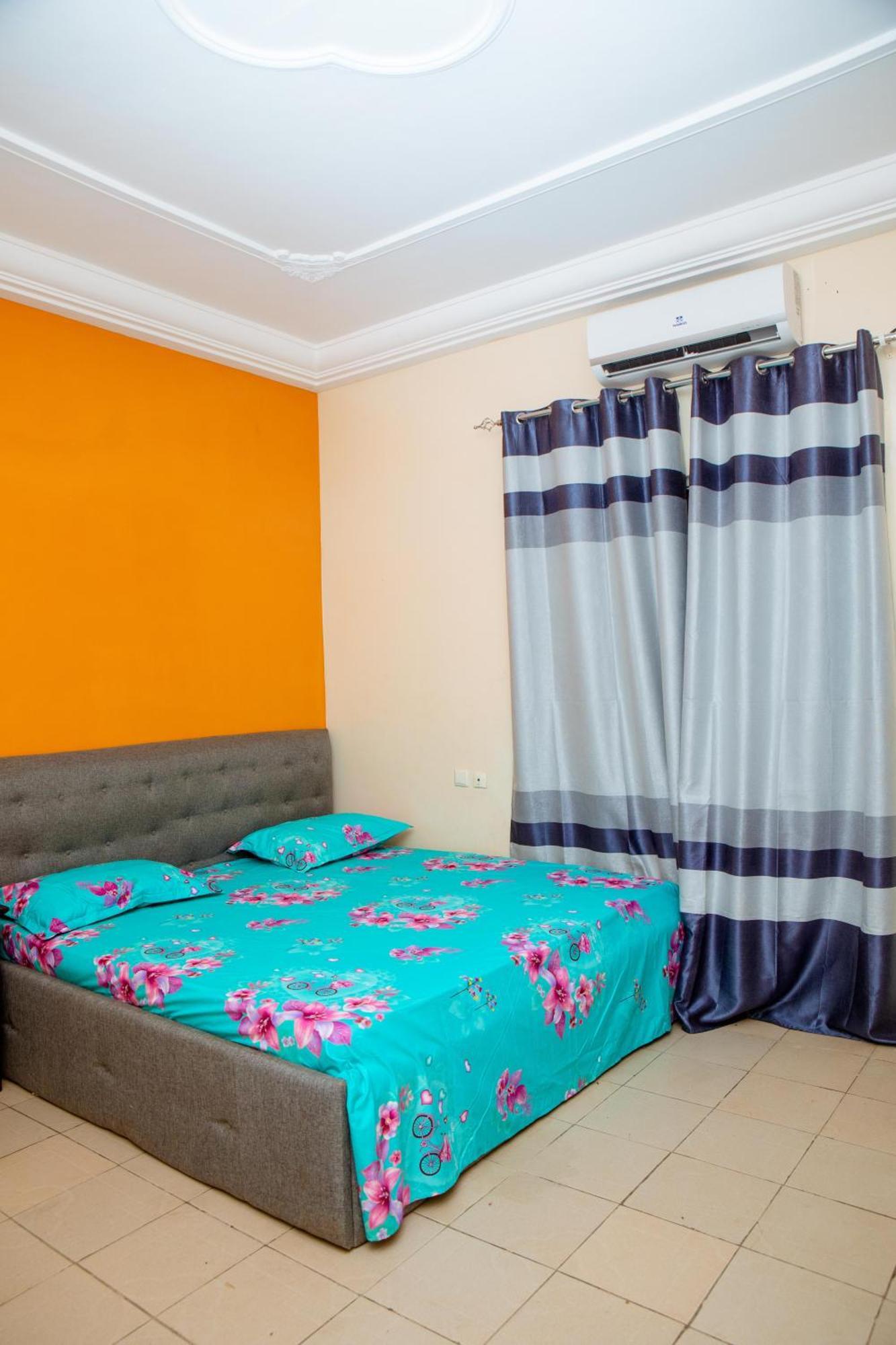 Studio Residence Condominium โลเม ภายนอก รูปภาพ